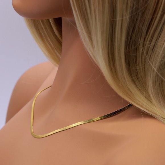 Classic gold herringbone chain. - Picture 3 of 3